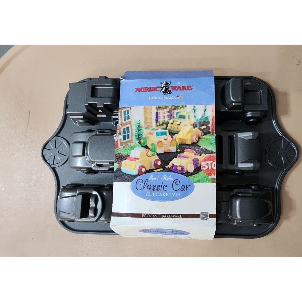 Nordic Ware‎ Classic Car Automobile Cup Cake Baking Pan W/ 8 Car Molds VTG FUN